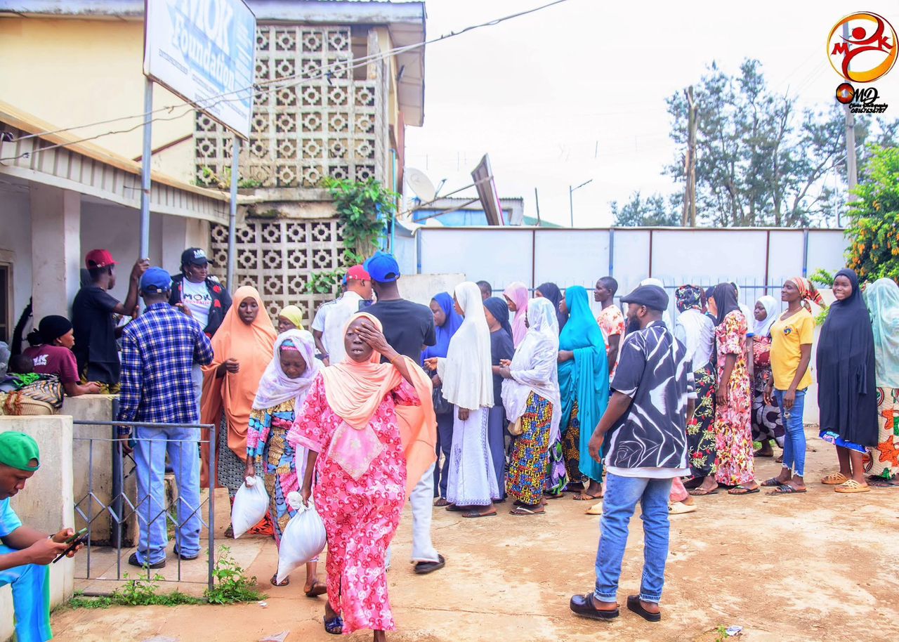 Community distribution queue